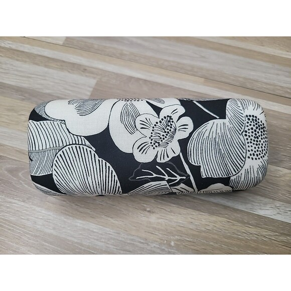 Vera Bradley Hard Shell‎ Eyeglass Case – Black & White Floral Pattern - Picture 3 of 6